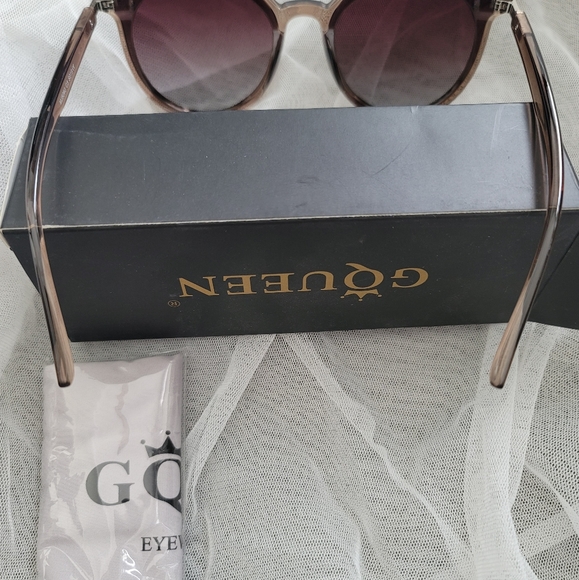 GQUEEN retro classic Oversized Shades *bundle deal in details* - Picture 3 of 3